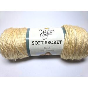 Yarn Bee Beige Biscuit Yarn Skein Soft  Secret Twist Sheen 300 yds. Rated 4